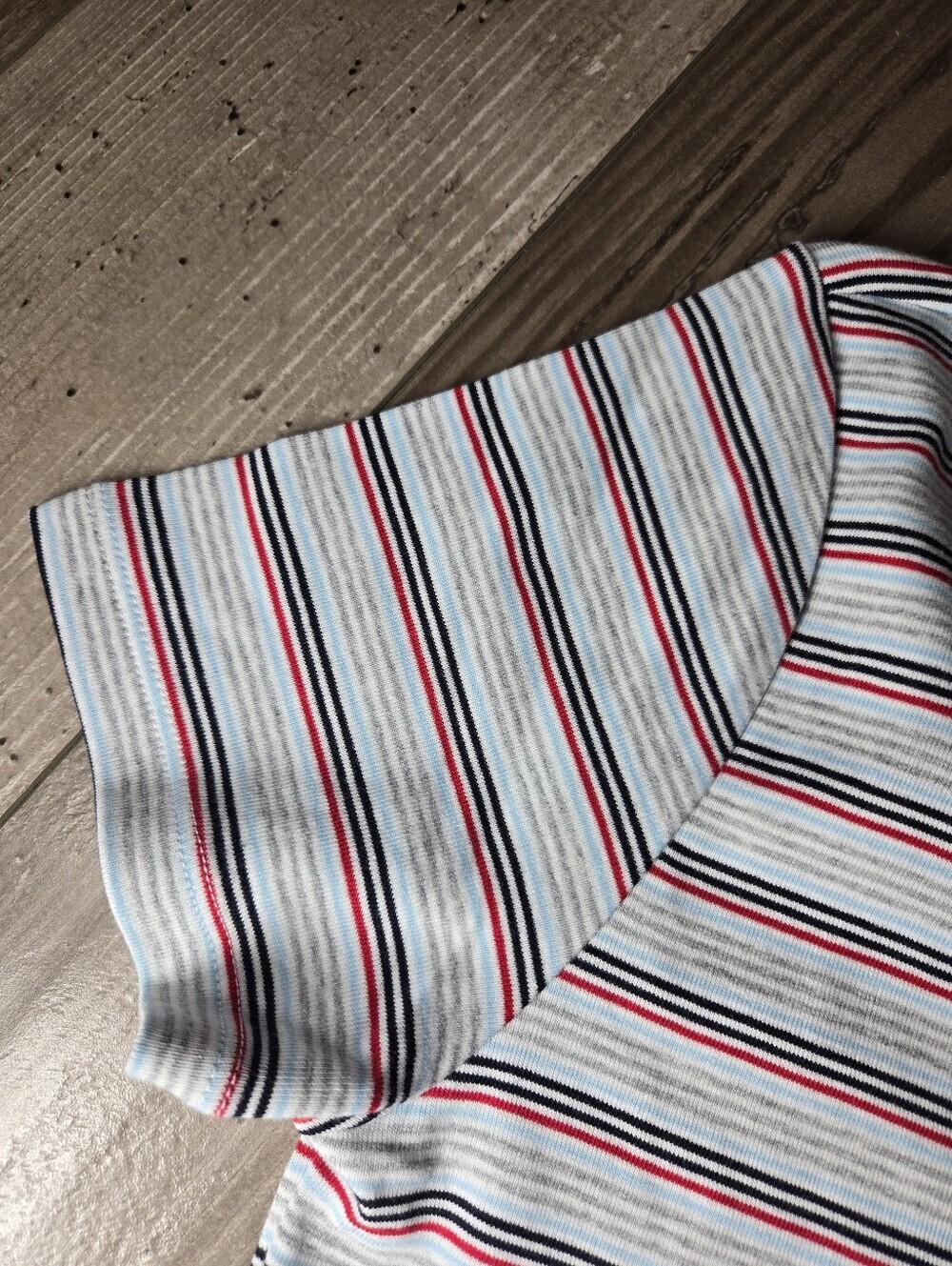 NWT Tommy Hilfiger Women's Striped V-Neck Tee T-Shirt Gray Blue Red White Medium - Picture 11 of 16